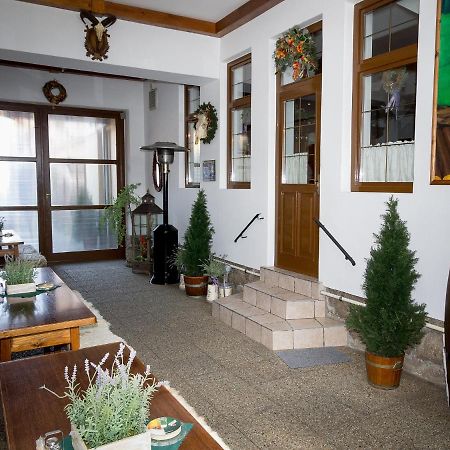 Penzión Gazdovský Hostinec Topolcianky Exterior foto