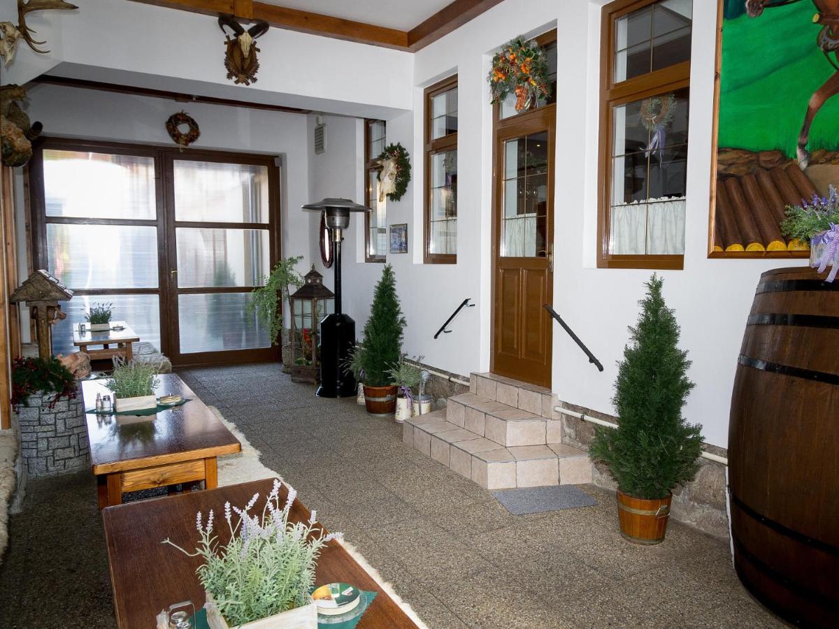 Penzión Gazdovský Hostinec Topolcianky Exterior foto