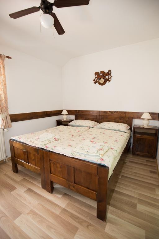 Penzión Gazdovský Hostinec Topolcianky Exterior foto