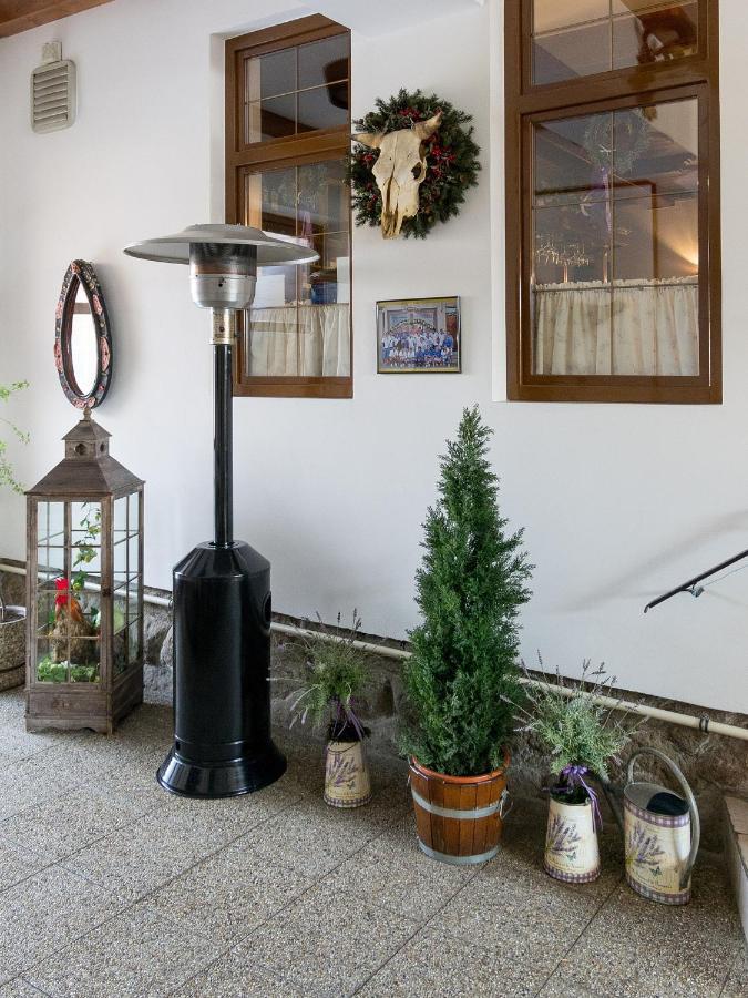 Penzión Gazdovský Hostinec Topolcianky Exterior foto